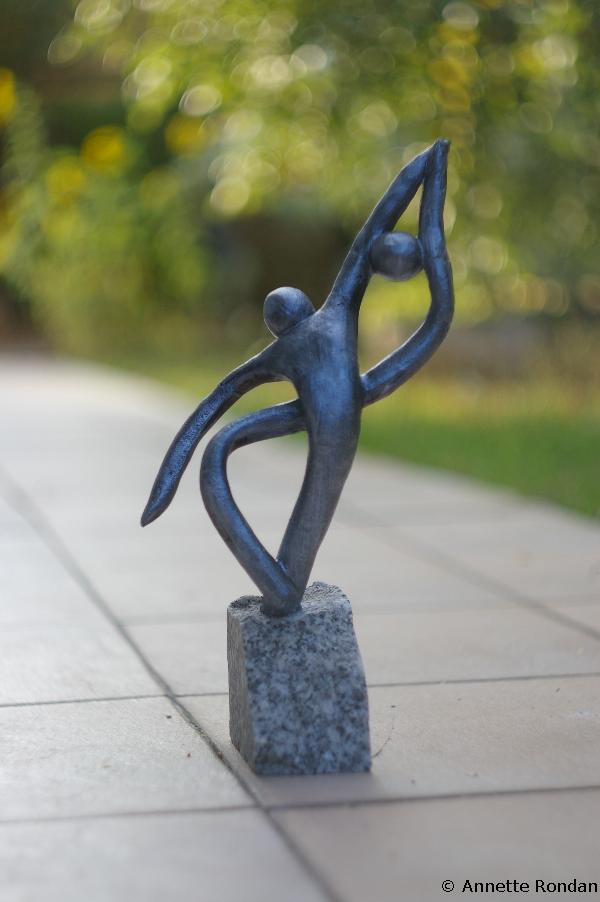 Annette Rondan artiste et créateur de L'amour en équilibre (Sculptures - Couples)