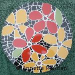 Annette Rondan mosaïste de plateaux afin de décorer vos tables de mosaïques