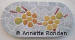 Annette Rondan mosaïste de plateaux afin de décorer vos tables de mosaïques