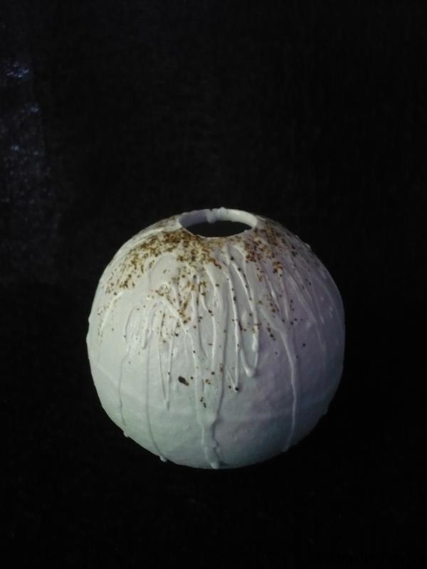 Annette Rondan artiste et créateur de Vase boule mini teinté (Poteries - Décoration)