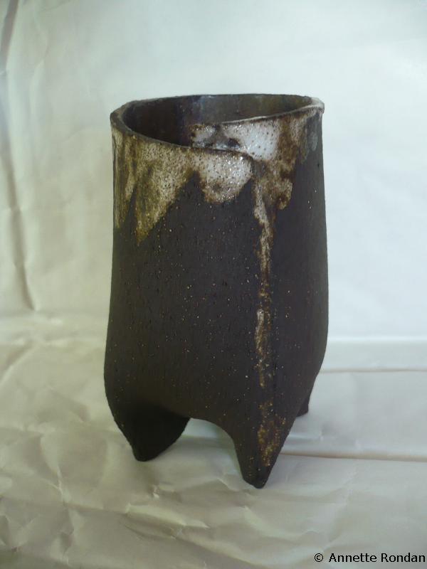 Annette Rondan artiste et créateur de vase trépied (Poteries - Décoration)